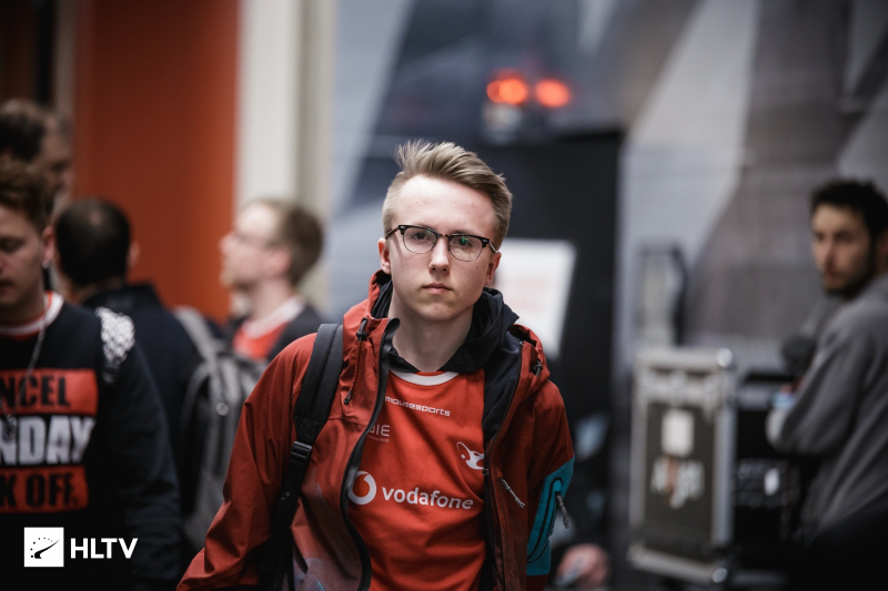 扑克这手牌赢了也不值（这局扑克赢了也不划算）