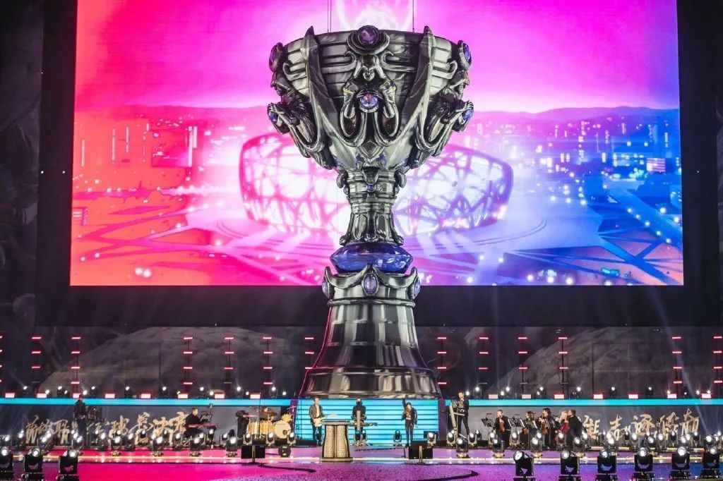 全球最高同时在线突破90万人！运营8年的《PUBG》为何还这么火？