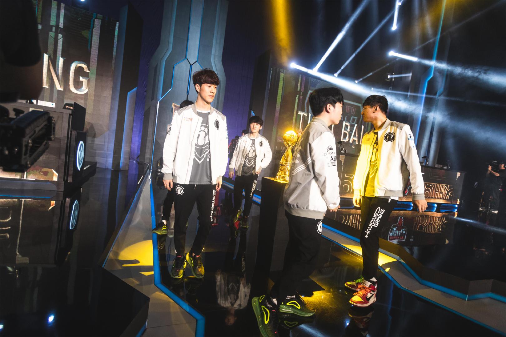 扑克教会我们冷静（牌桌上的冷静之道）