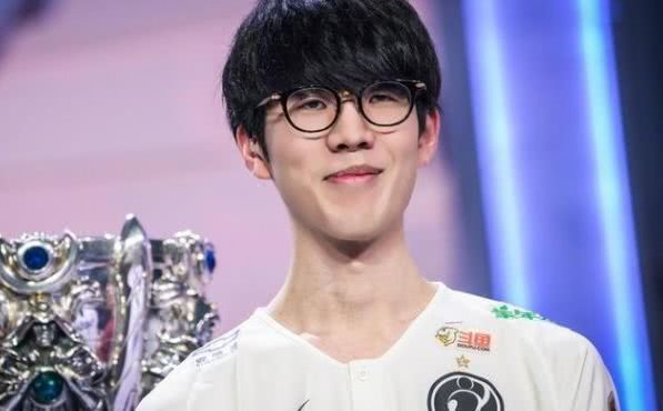 NIP上单Shanji发文：小目标达成！后续季后赛／冒泡赛继续加油